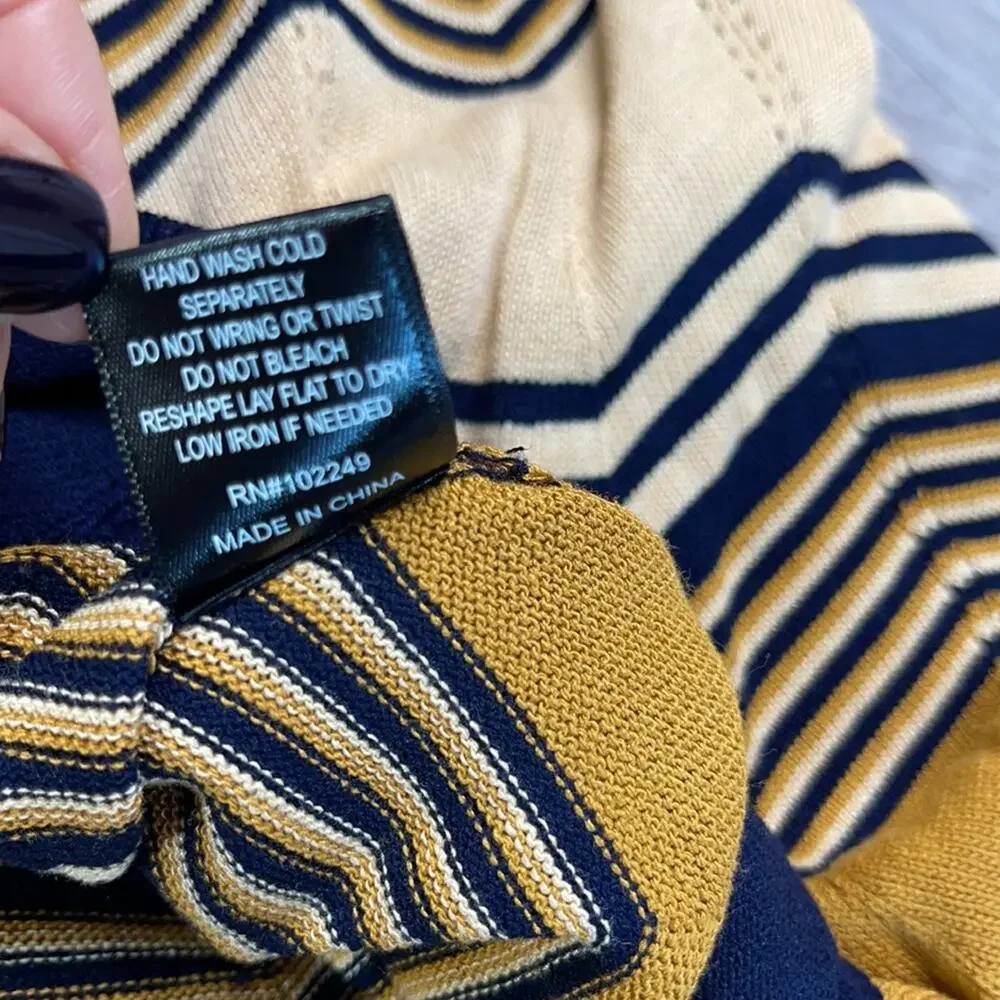 SKIES ARE BLUE Women's Navy & Mustard Chevron Sweater Skirt